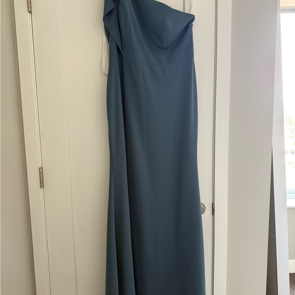 Elegant One-Shoulder Blue Gown